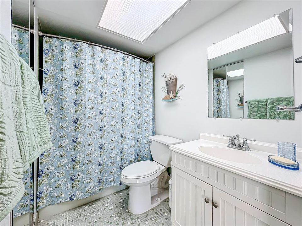 待售: $625,000 (2 贝兹, 2 浴室, 1345 平方英尺)