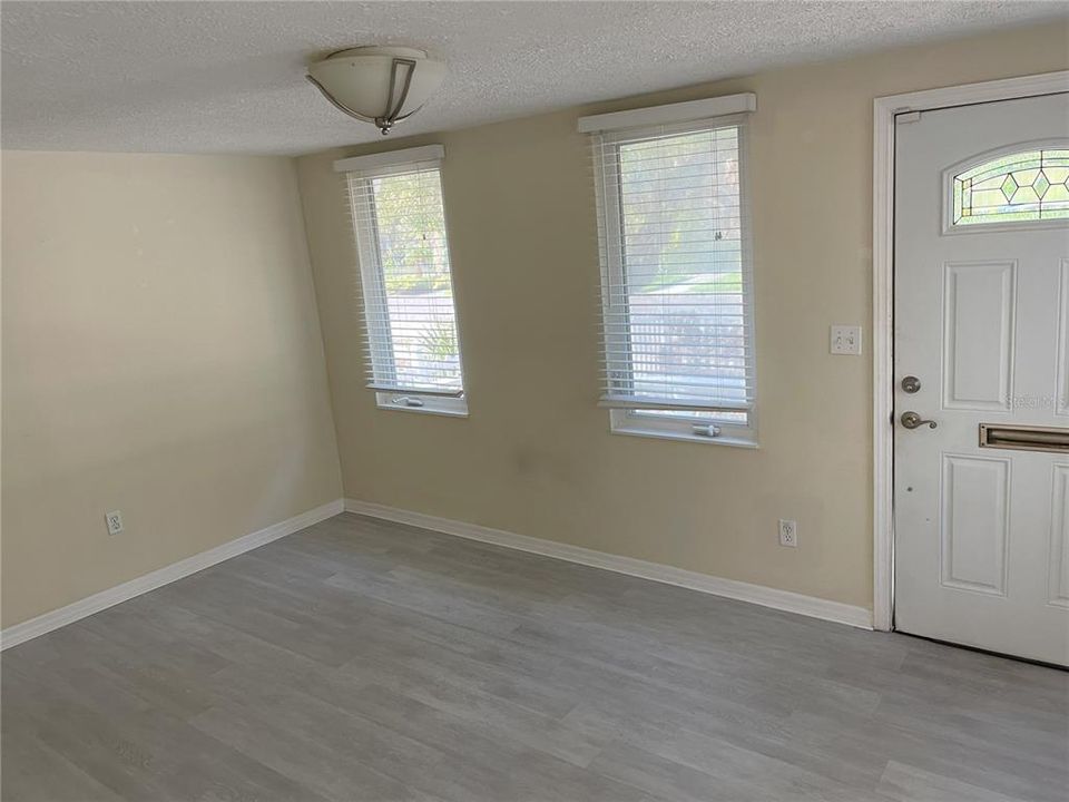 For Rent: $2,700 (2 beds, 1 baths, 1346 Square Feet)