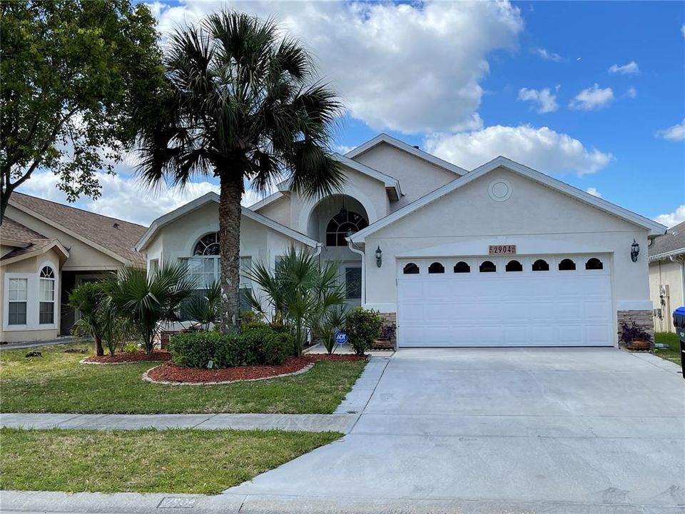 Active With Contract: $468,000 (4 beds, 2 baths, 2134 Square Feet)