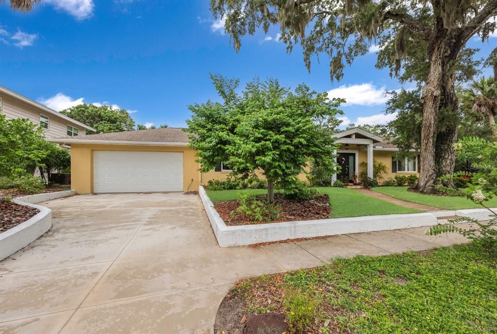 For Sale: $975,000 (3 beds, 2 baths, 2239 Square Feet)