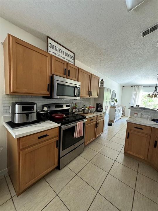For Rent: $2,200 (3 beds, 2 baths, 1632 Square Feet)