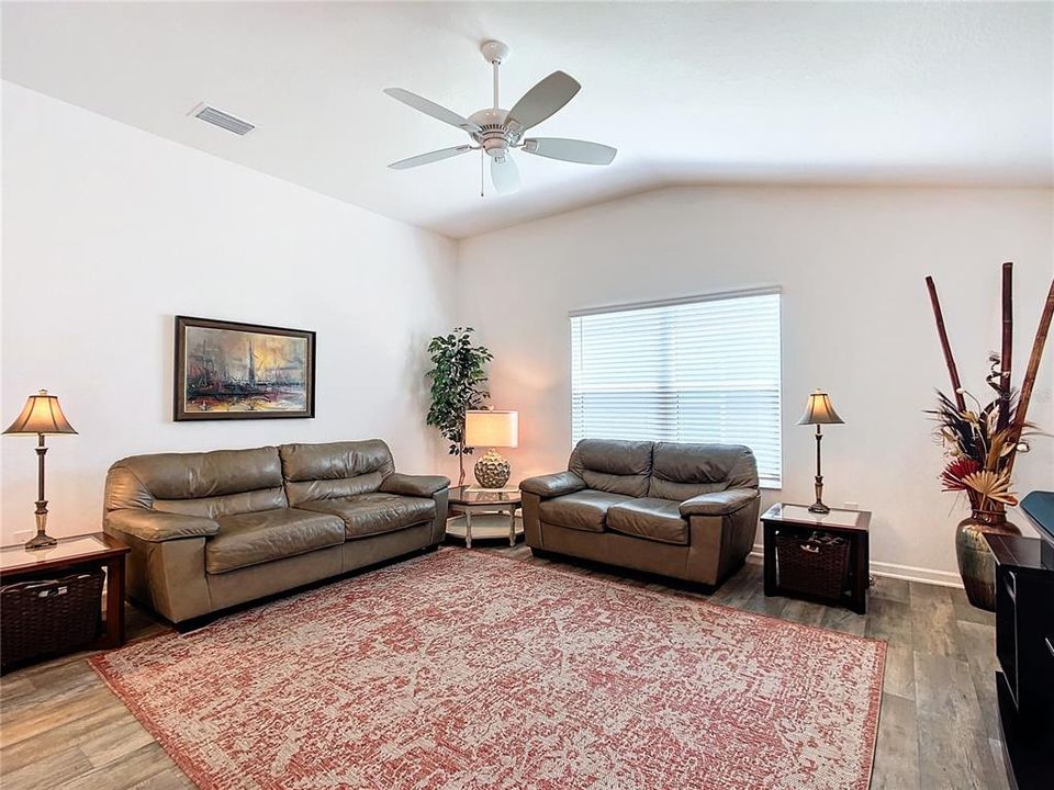 For Sale: $334,900 (2 beds, 2 baths, 1266 Square Feet)