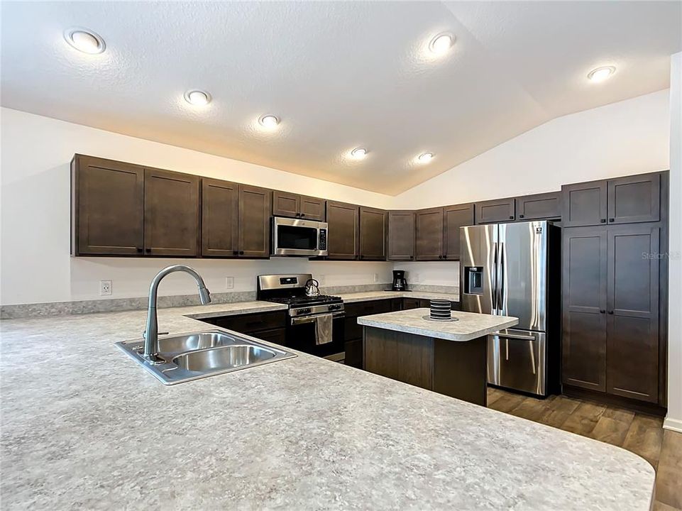 For Sale: $324,900 (2 beds, 2 baths, 1266 Square Feet)