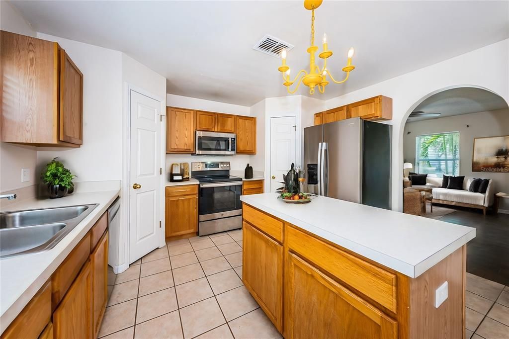 Active With Contract: $385,000 (4 beds, 2 baths, 2215 Square Feet)