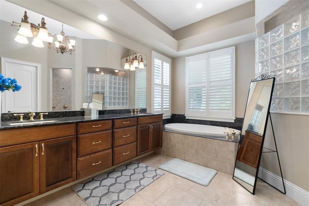 Master Bath -- Two Sinks and Garden Tub