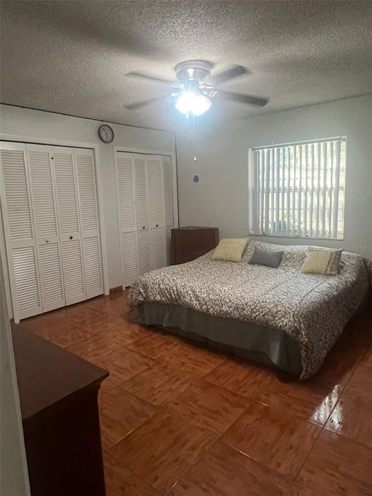 Activo con contrato: $304,900 (3 camas, 2 baños, 1095 Pies cuadrados)