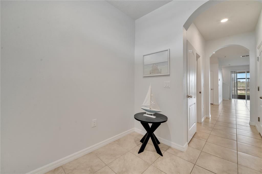 For Sale: $299,999 (3 beds, 2 baths, 1672 Square Feet)