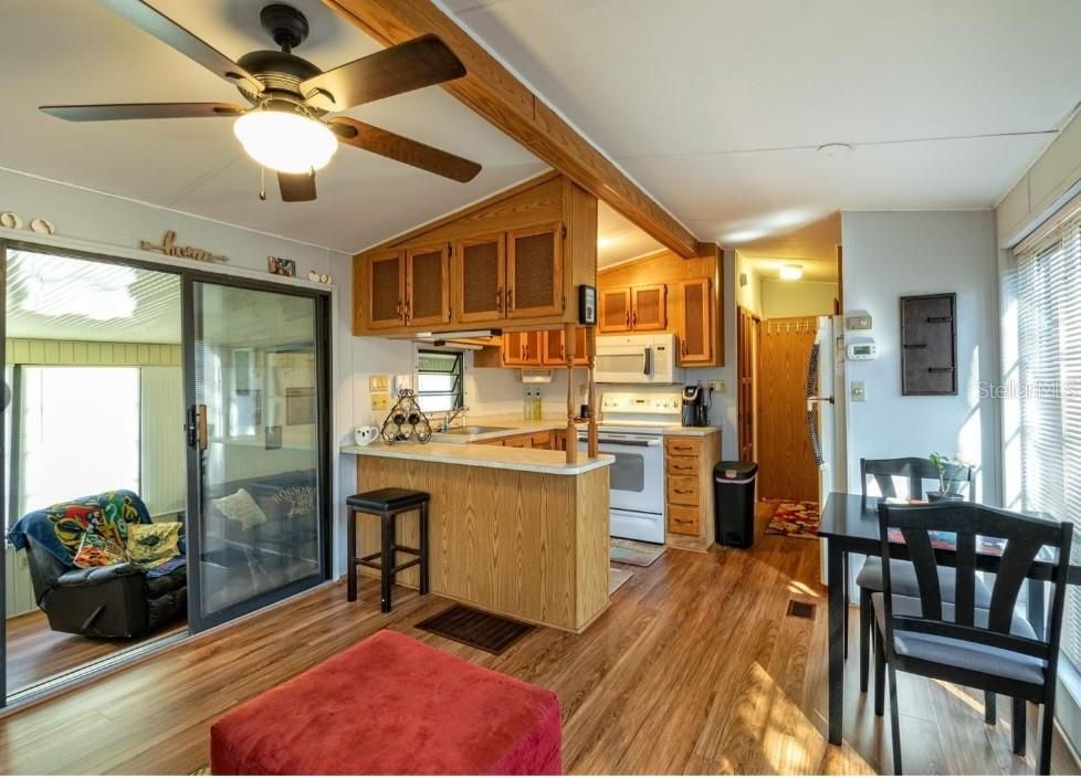 For Sale: $125,000 (1 beds, 1 baths, 408 Square Feet)