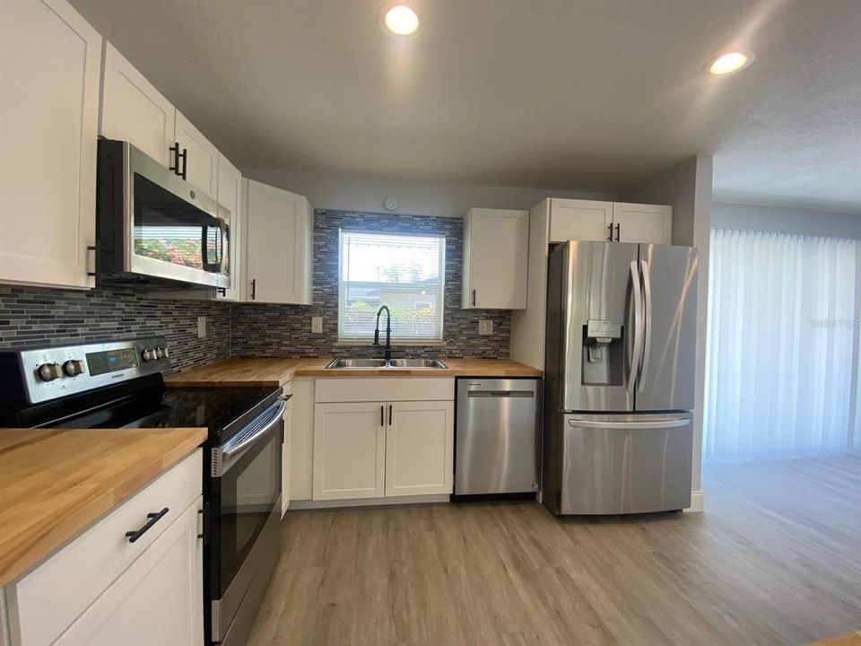 For Sale: $364,990 (3 beds, 2 baths, 1551 Square Feet)