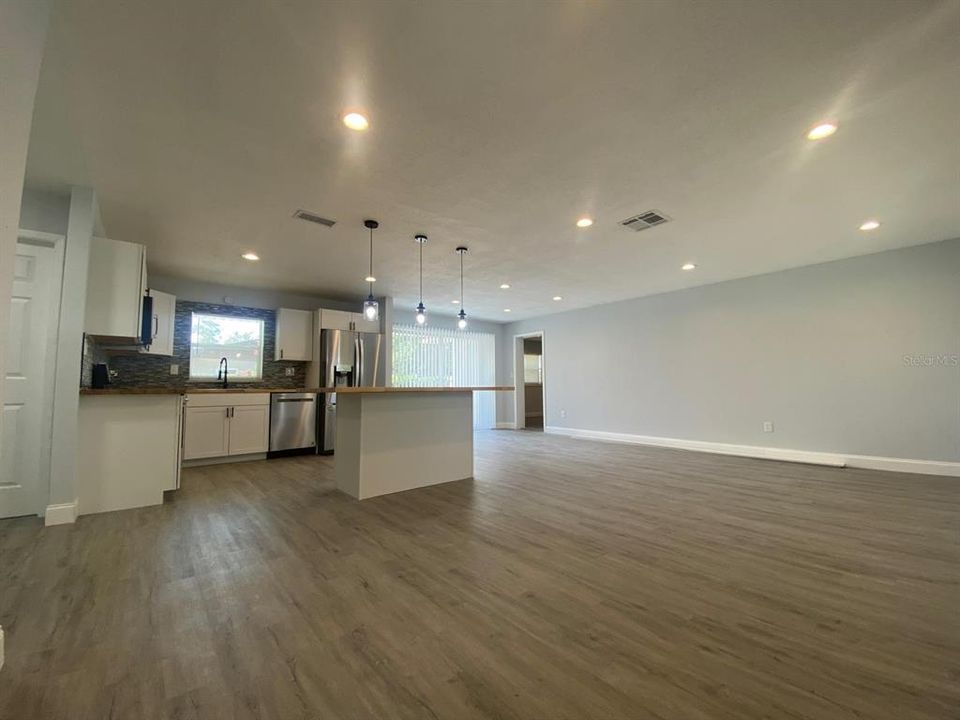 For Sale: $364,990 (3 beds, 2 baths, 1551 Square Feet)