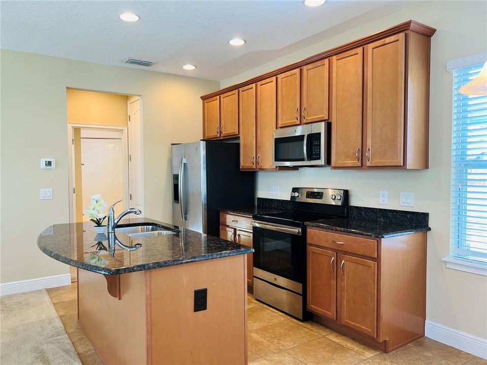 For Rent: $1,825 (1 beds, 1 baths, 825 Square Feet)