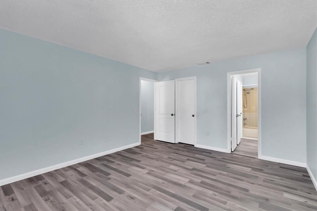 Active With Contract: $159,000 (2 beds, 1 baths, 960 Square Feet)