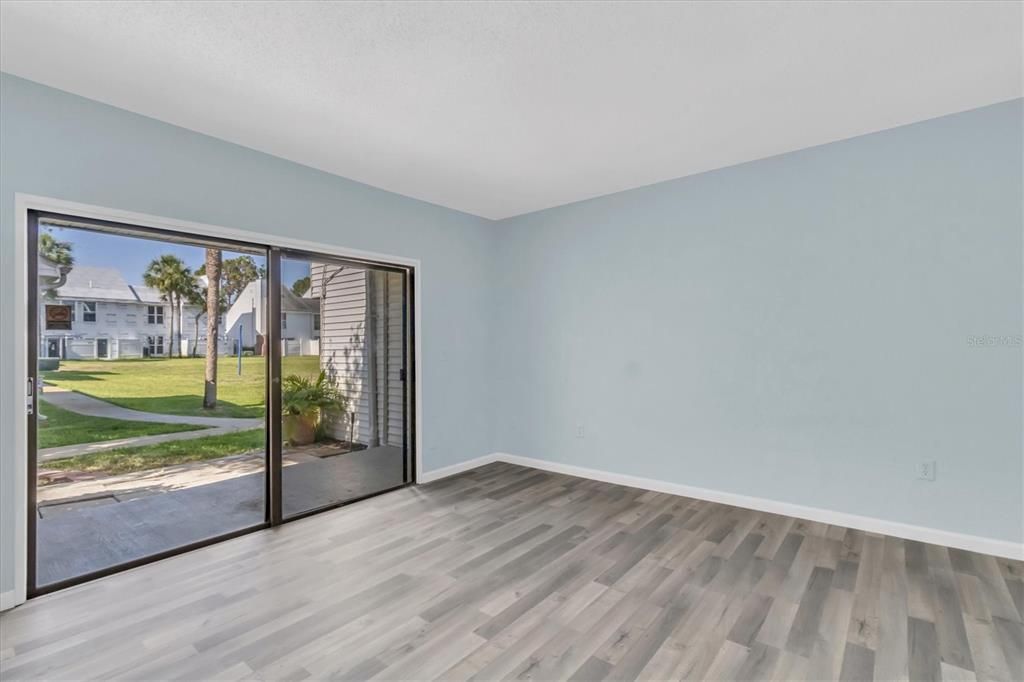 Active With Contract: $159,000 (2 beds, 1 baths, 960 Square Feet)