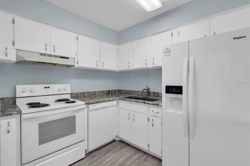 Active With Contract: $159,000 (2 beds, 1 baths, 960 Square Feet)