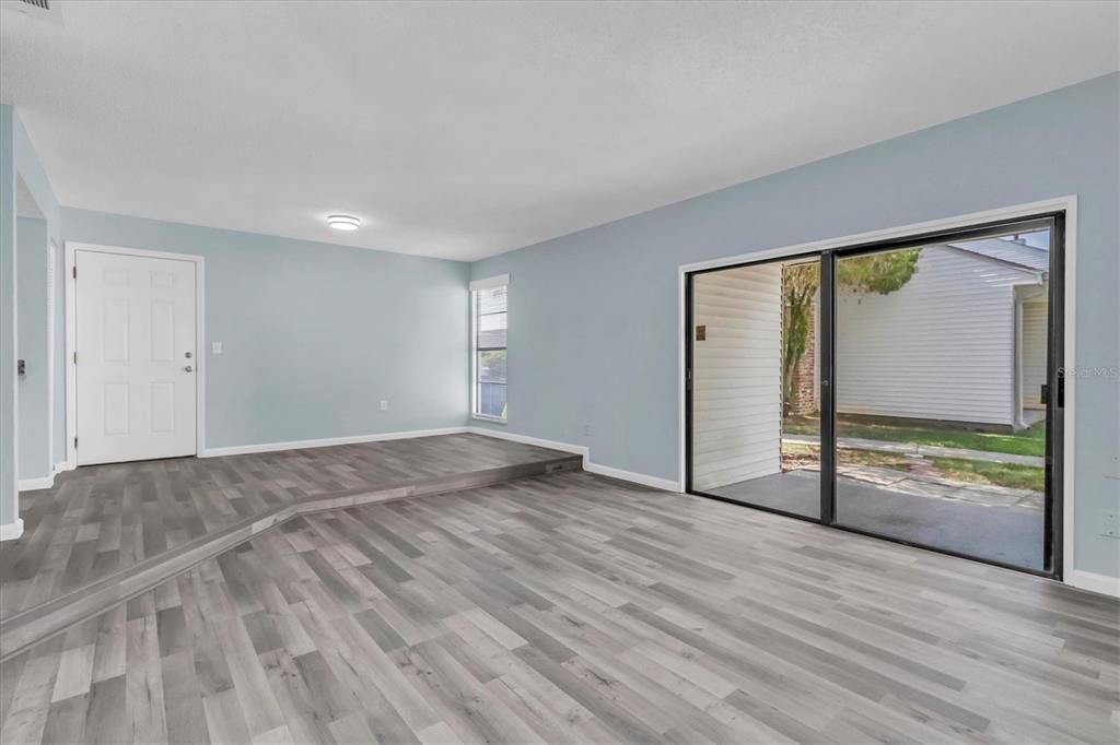 Active With Contract: $159,000 (2 beds, 1 baths, 960 Square Feet)