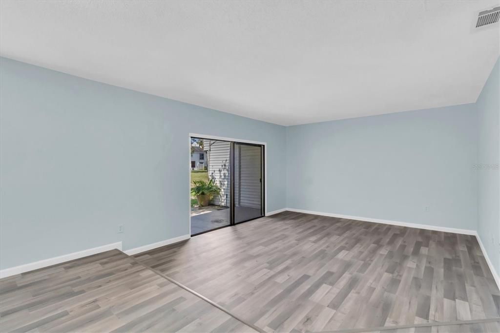 Active With Contract: $159,000 (2 beds, 1 baths, 960 Square Feet)