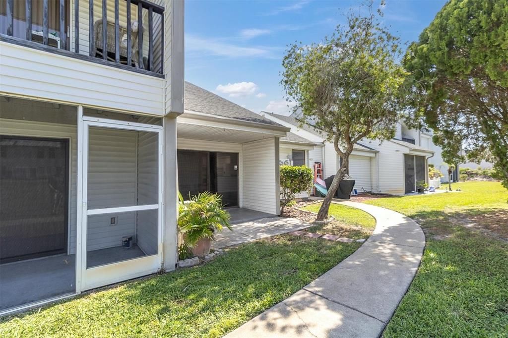 Active With Contract: $159,000 (2 beds, 1 baths, 960 Square Feet)