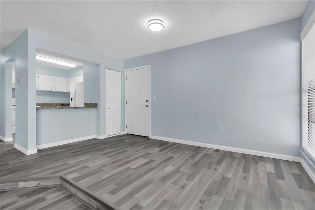 Active With Contract: $159,000 (2 beds, 1 baths, 960 Square Feet)