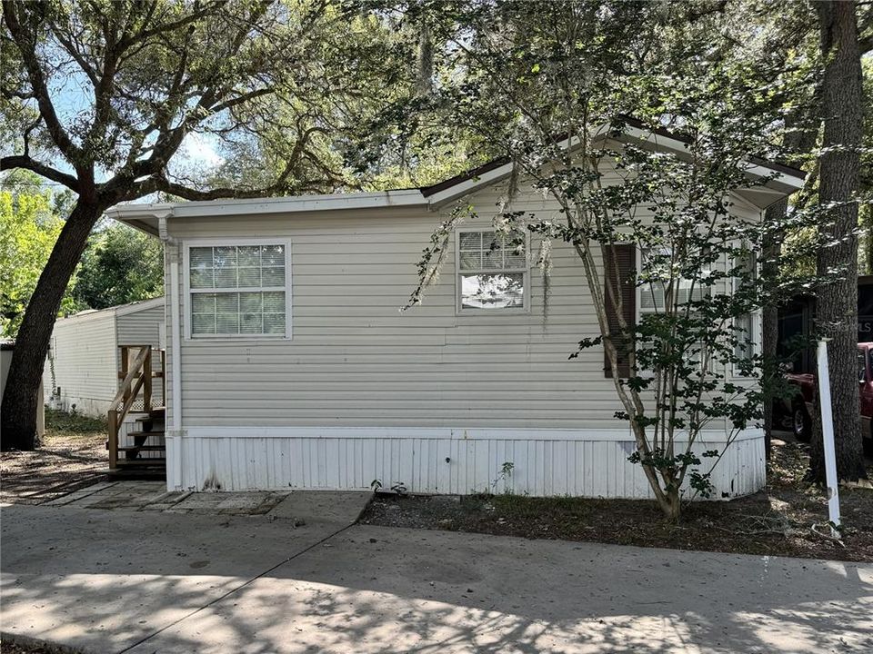 For Sale: $129,000 (3 beds, 2 baths, 881 Square Feet)