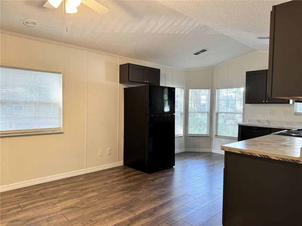 For Sale: $129,000 (3 beds, 2 baths, 881 Square Feet)