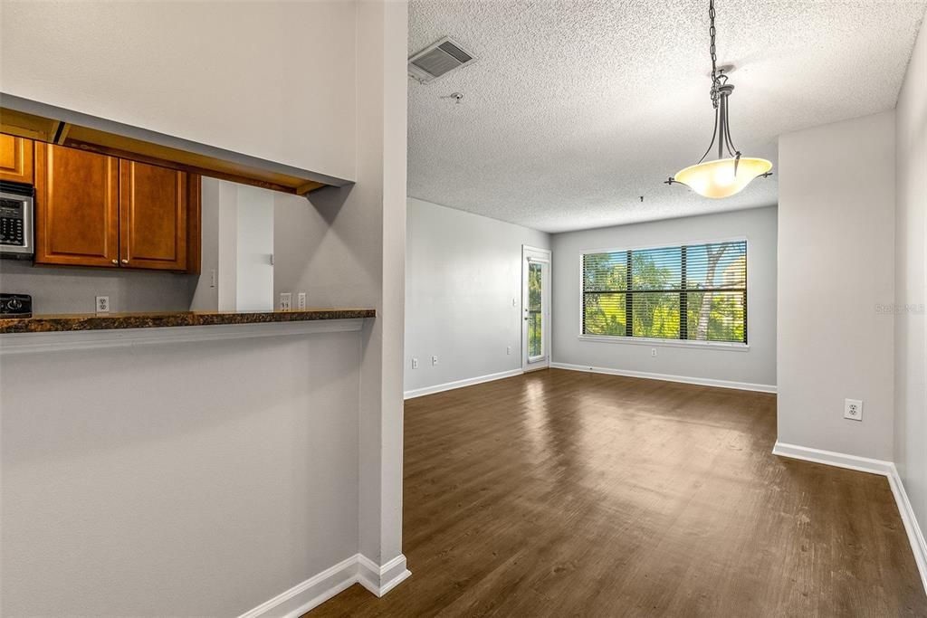 For Rent: $1,345 (1 beds, 1 baths, 665 Square Feet)