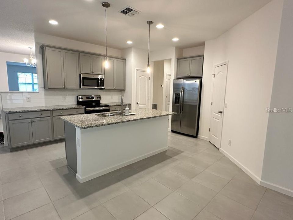 For Rent: $2,850 (3 beds, 2 baths, 2121 Square Feet)