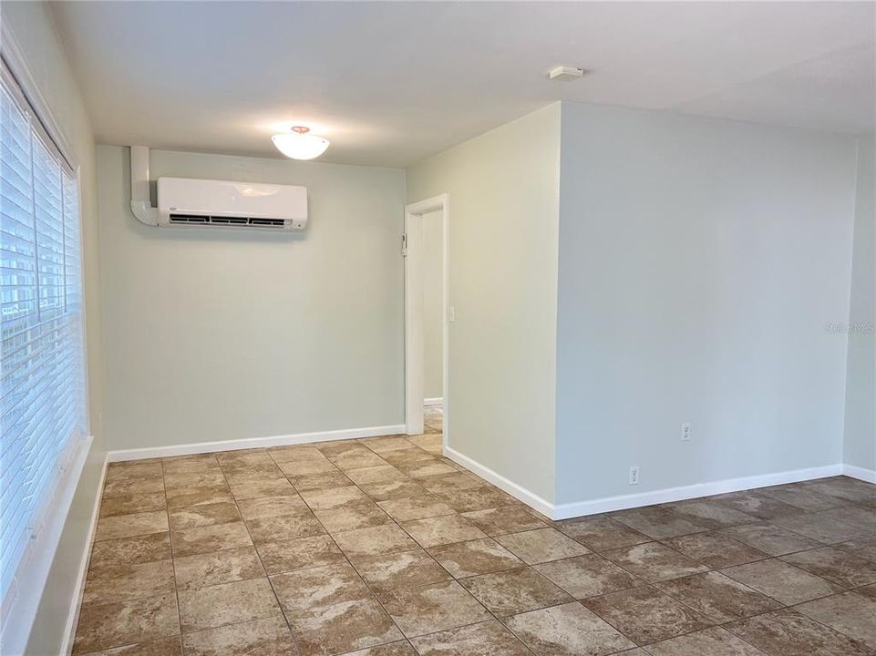 For Rent: $2,100 (2 beds, 1 baths, 874 Square Feet)