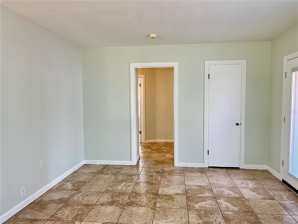 For Rent: $2,100 (2 beds, 1 baths, 874 Square Feet)