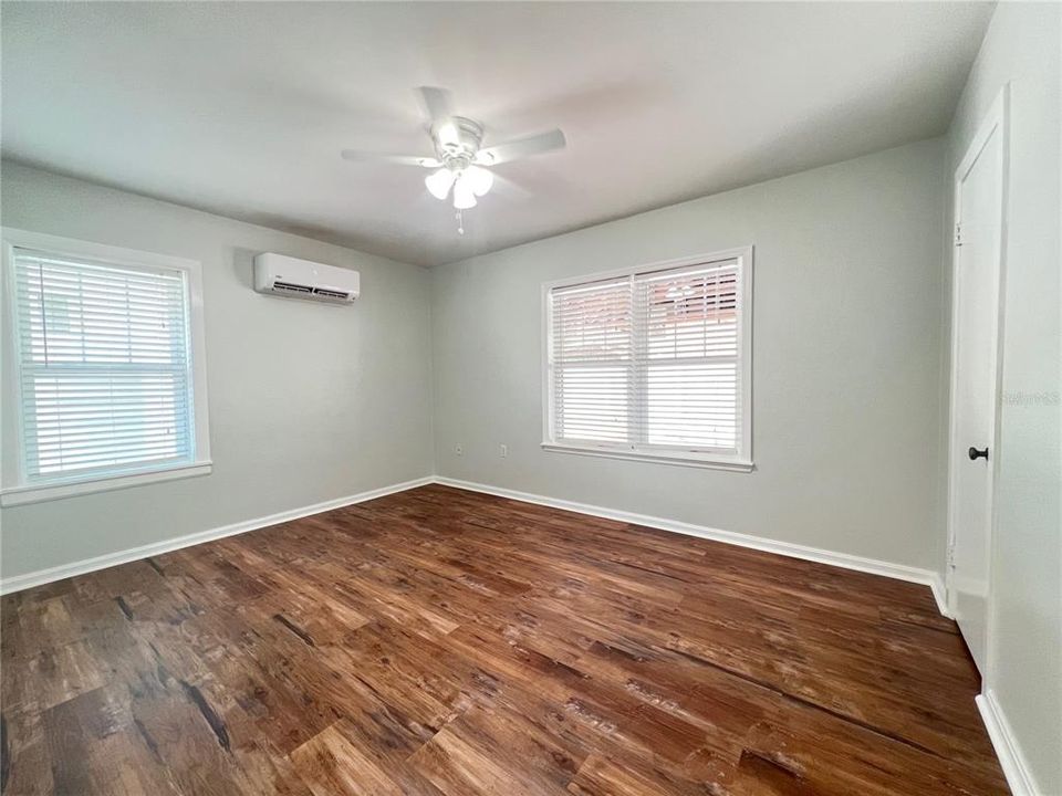 For Rent: $2,100 (2 beds, 1 baths, 874 Square Feet)