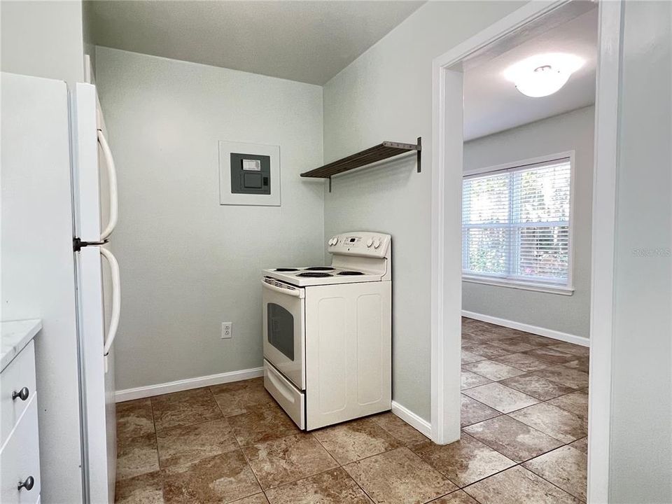 For Rent: $2,100 (2 beds, 1 baths, 874 Square Feet)