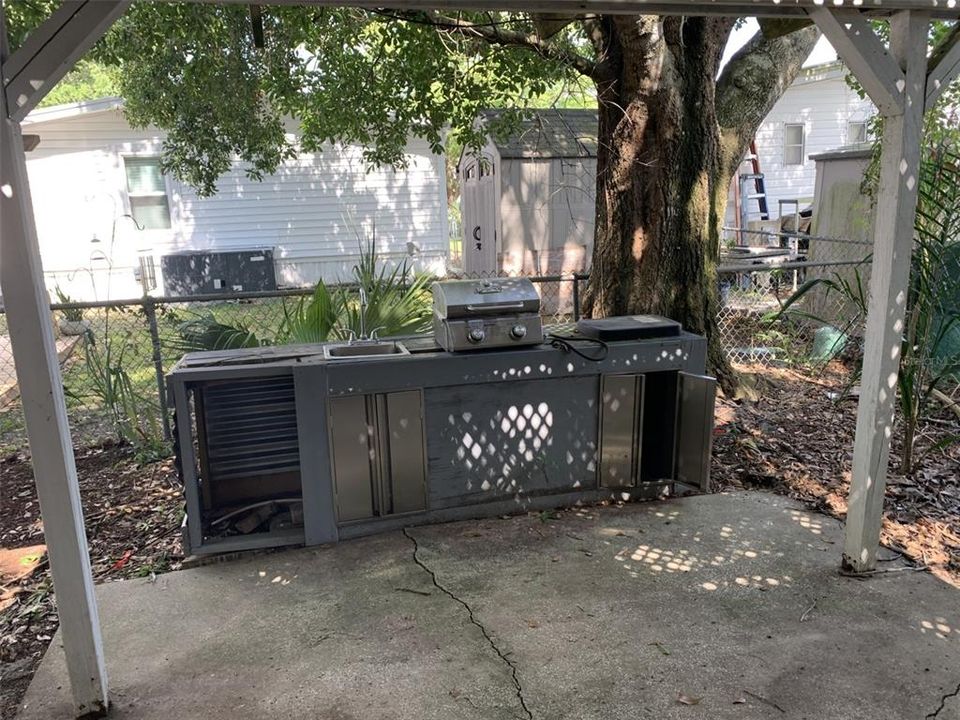 Outdoor Kitchen w/ sink