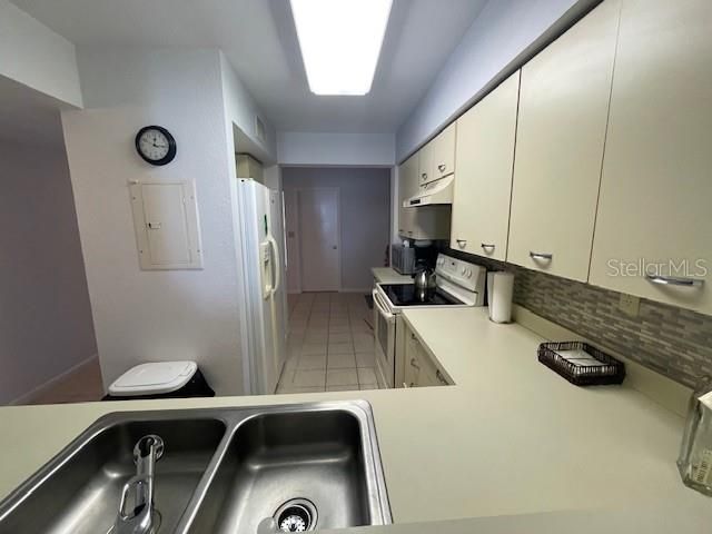 Active With Contract: $2,000 (2 beds, 2 baths, 1080 Square Feet)