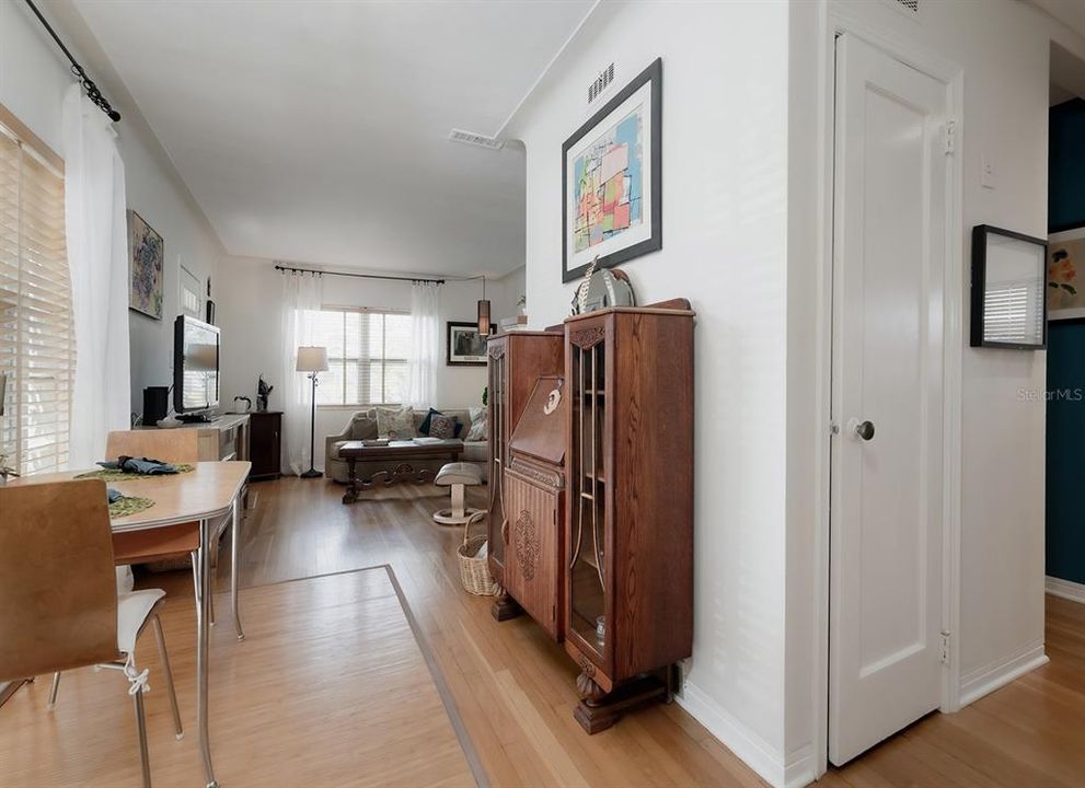 For Sale: $399,750 (2 beds, 1 baths, 1148 Square Feet)