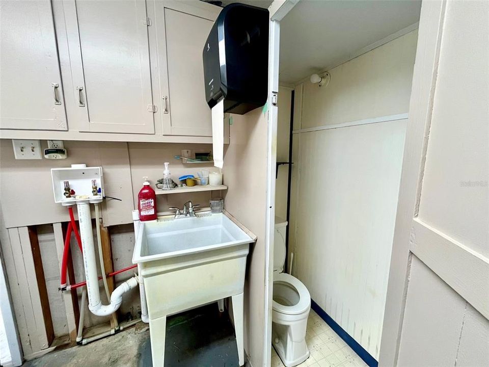 Utility Room/Half Bathroom