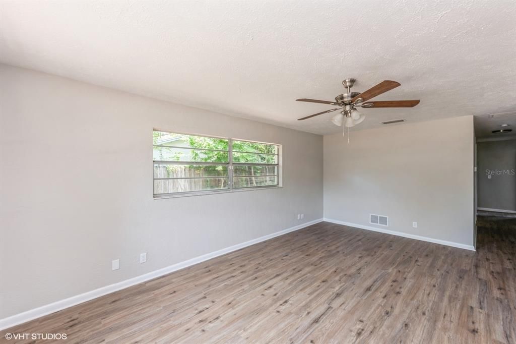 For Sale: $255,000 (3 beds, 1 baths, 1127 Square Feet)