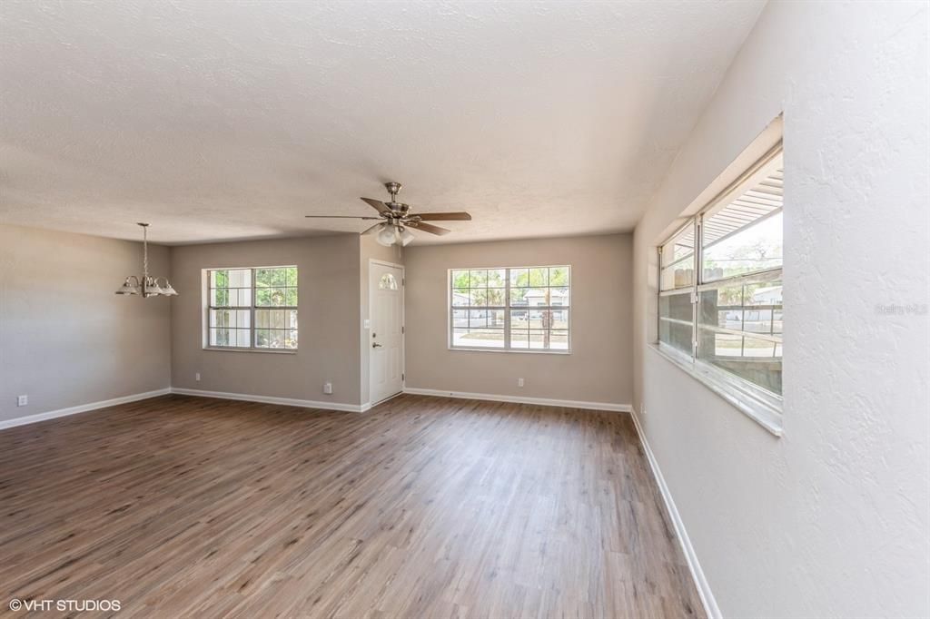 For Sale: $255,000 (3 beds, 1 baths, 1127 Square Feet)