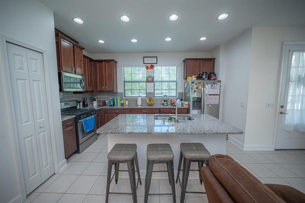 For Sale: $369,000 (3 beds, 2 baths, 1726 Square Feet)