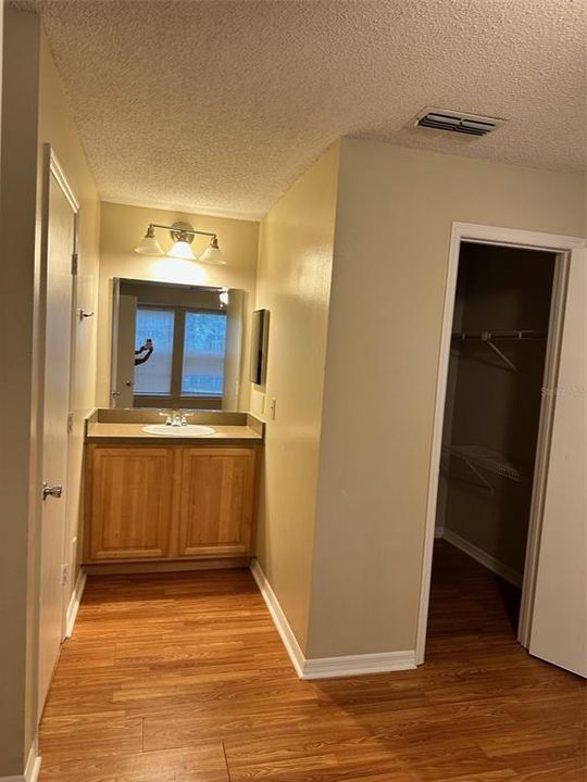 For Rent: $1,700 (2 beds, 1 baths, 1285 Square Feet)