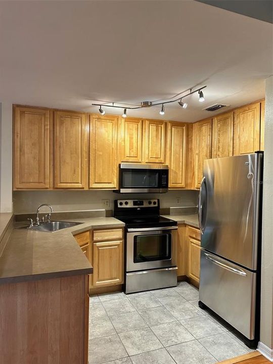 For Rent: $1,700 (2 beds, 1 baths, 1285 Square Feet)