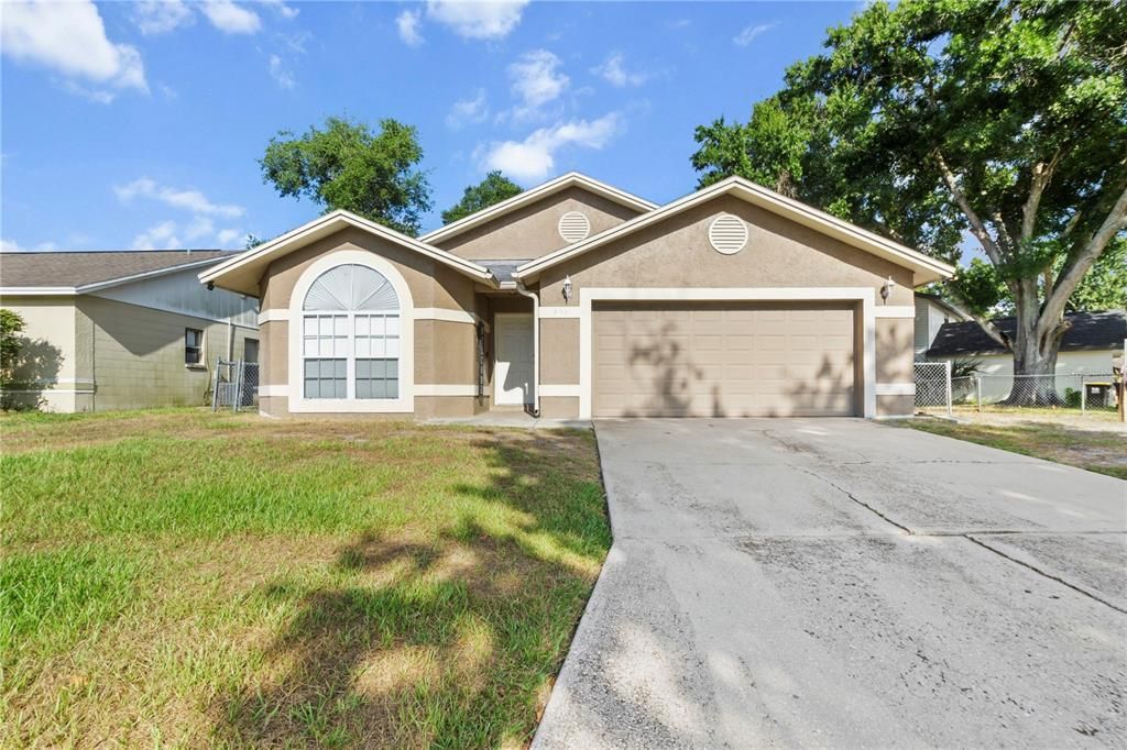 For Sale: $305,000 (3 beds, 2 baths, 1401 Square Feet)