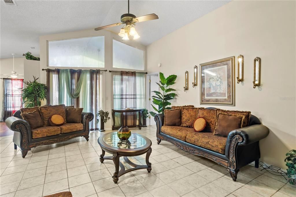 For Sale: $305,000 (3 beds, 2 baths, 1401 Square Feet)