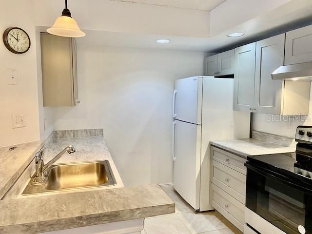 For Rent: $1,350 (1 beds, 1 baths, 636 Square Feet)