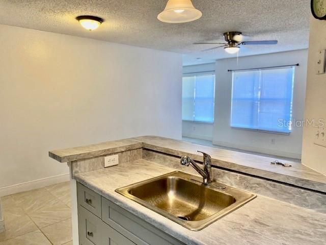 For Rent: $1,350 (1 beds, 1 baths, 636 Square Feet)