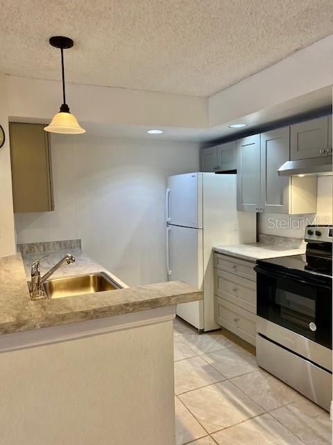 For Rent: $1,350 (1 beds, 1 baths, 636 Square Feet)