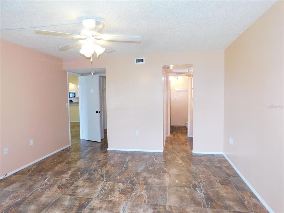 For Sale: $235,000 (2 beds, 2 baths, 1148 Square Feet)