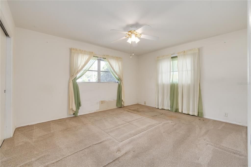 For Sale: $289,000 (2 beds, 1 baths, 952 Square Feet)