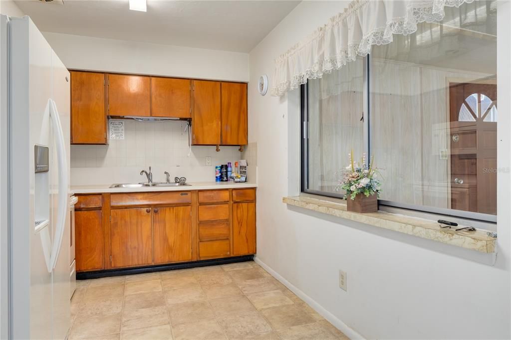 For Sale: $289,000 (2 beds, 1 baths, 952 Square Feet)