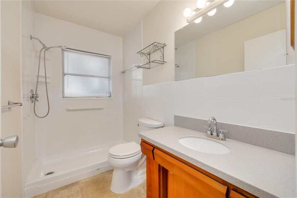 For Sale: $289,000 (2 beds, 1 baths, 952 Square Feet)