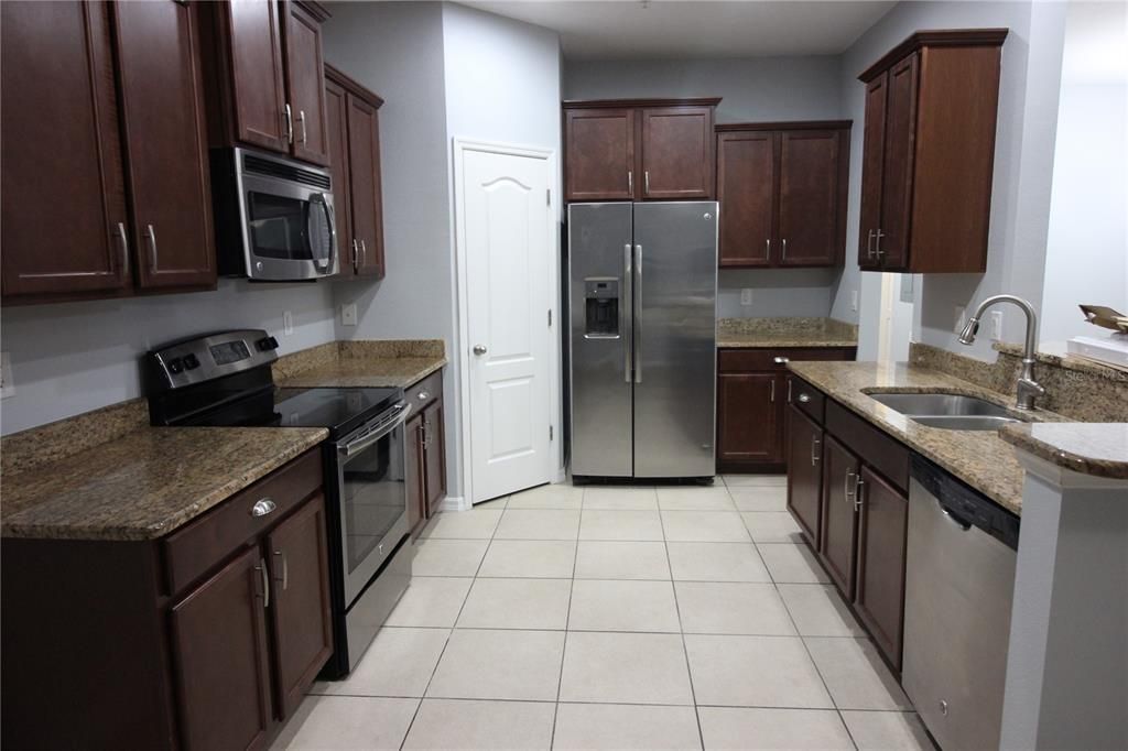 For Rent: $2,200 (3 beds, 2 baths, 1699 Square Feet)