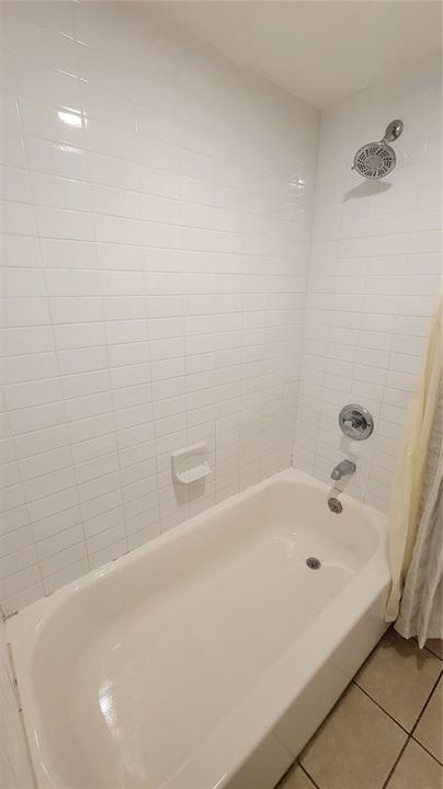 Active With Contract: $1,495 (2 beds, 1 baths, 970 Square Feet)